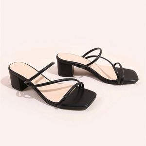 Black open toe heels SHEIN
2’’ Heels, comfortable wear